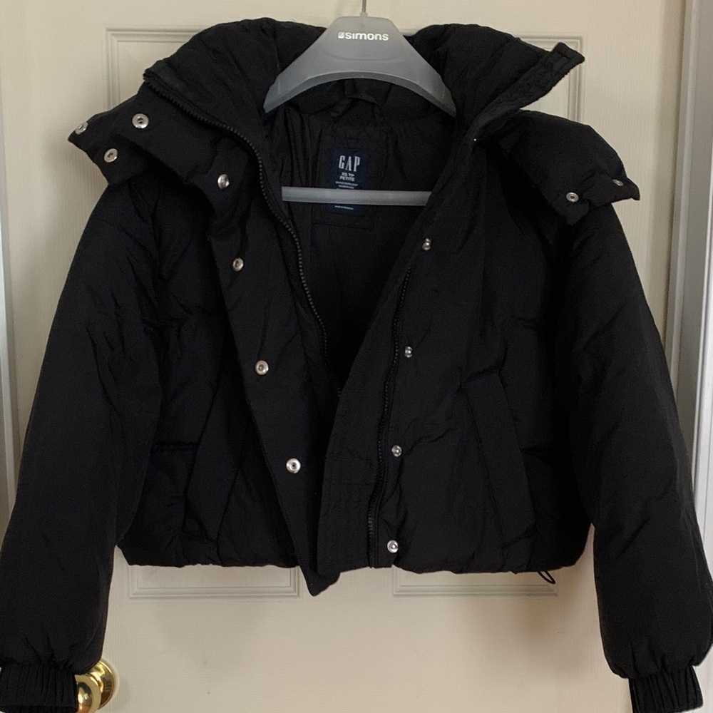 GAP Women's Cropped Black Puffer Coat